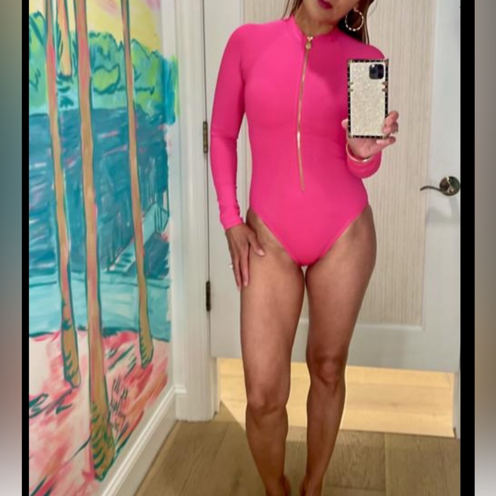 NWT 8 Lilly Pulitzer randee rash guard suit in Passion Fruit Pink UPF 50+